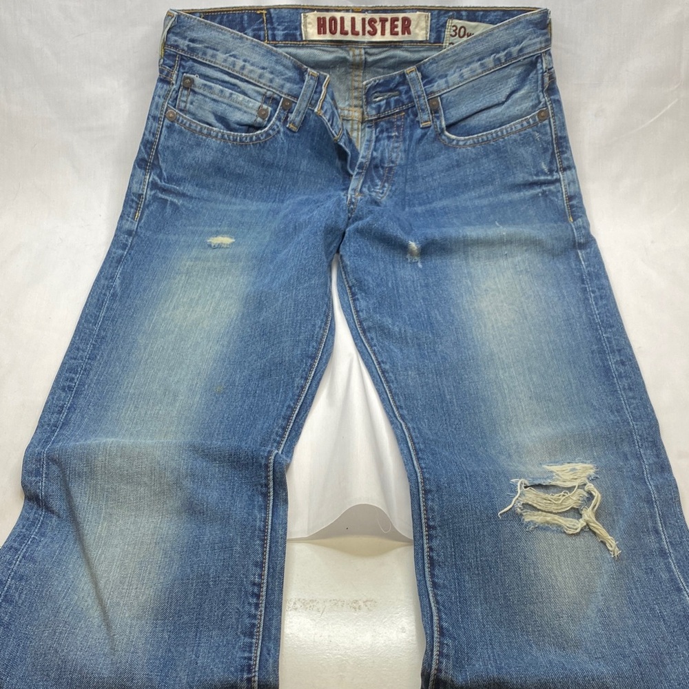 Hollister Men's Distressed Light Blue Jeans size 30/32